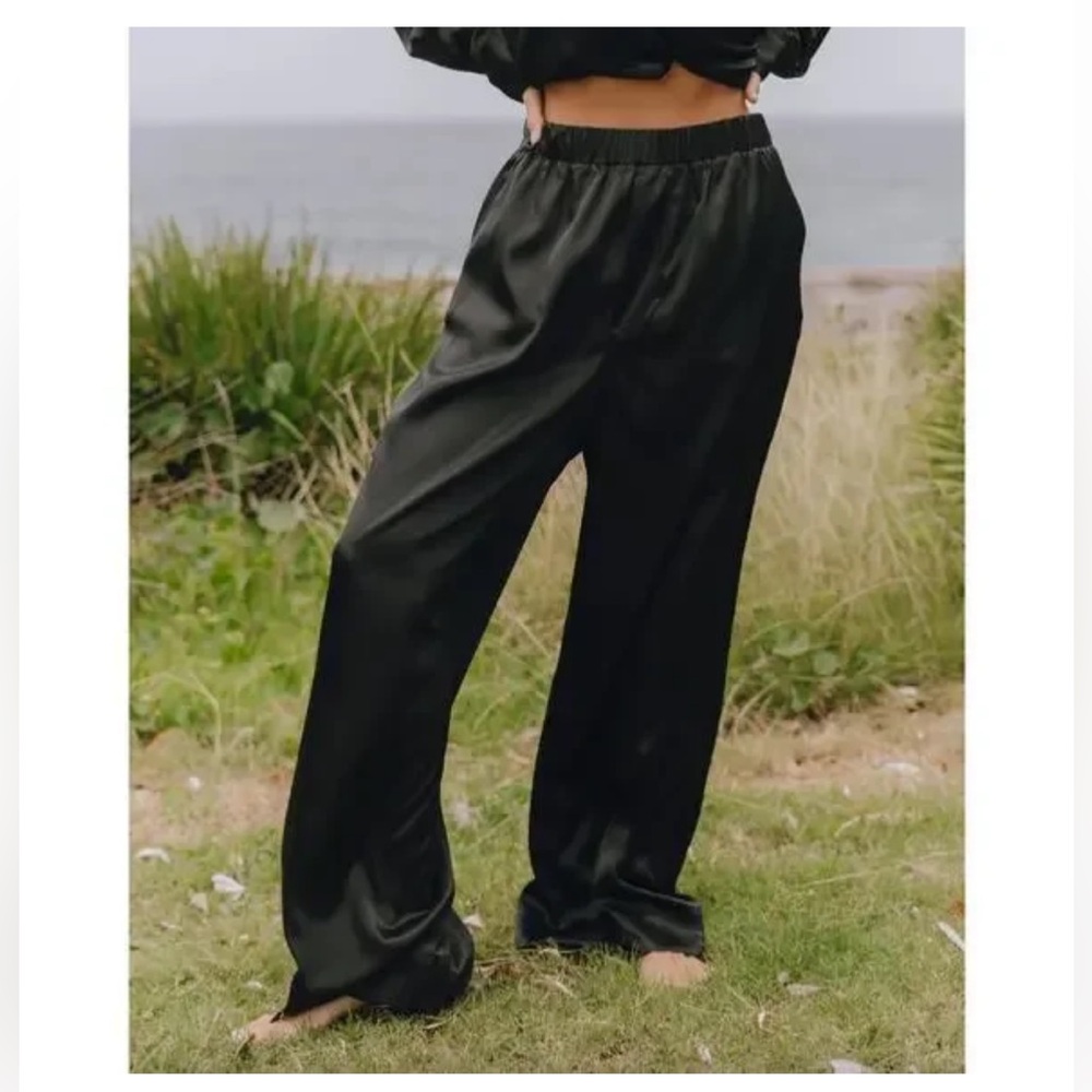 Daily Drills Silky Resort Pants High Waist in Black